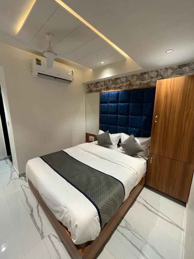 Hotel Paramount Villa Gandhinagar Esterno foto