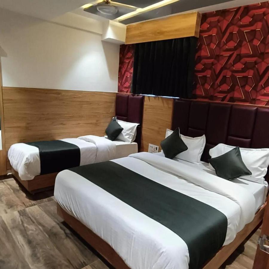 Hotel Paramount Villa Gandhinagar Esterno foto