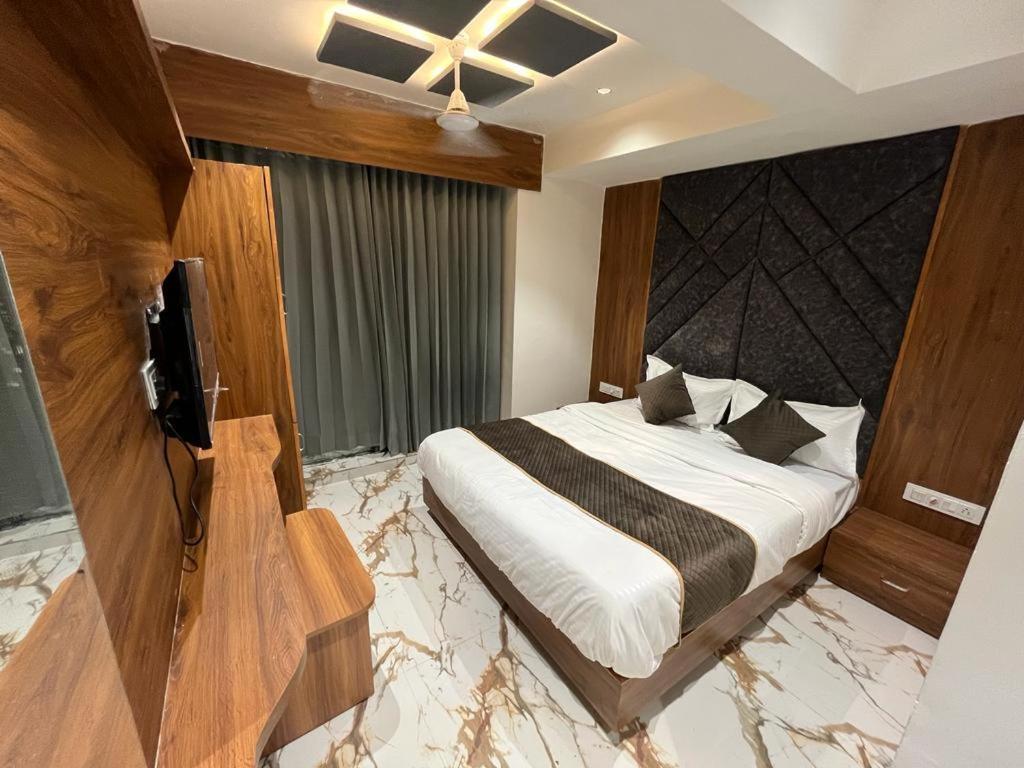 Hotel Paramount Villa Gandhinagar Esterno foto