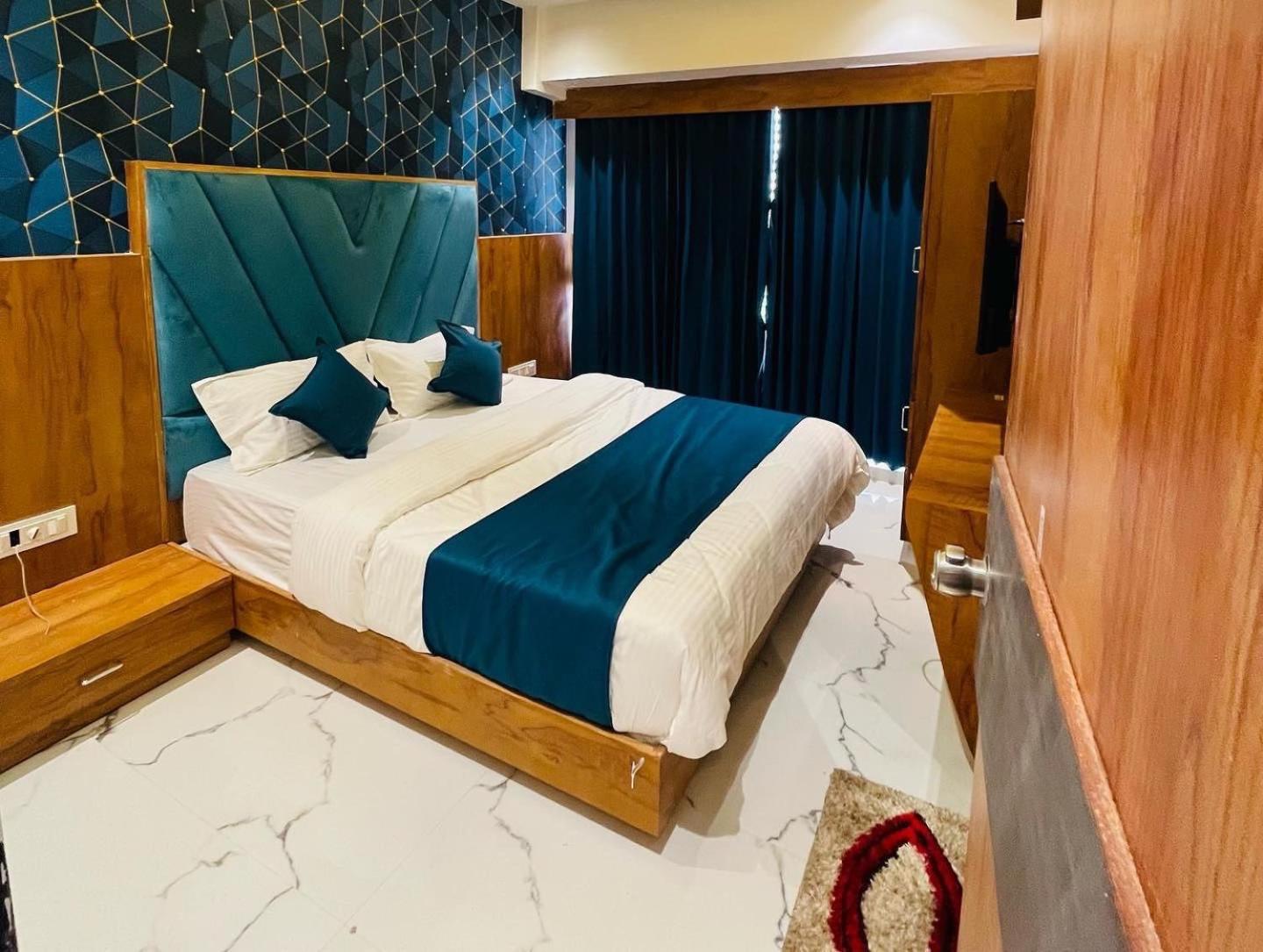 Hotel Paramount Villa Gandhinagar Esterno foto