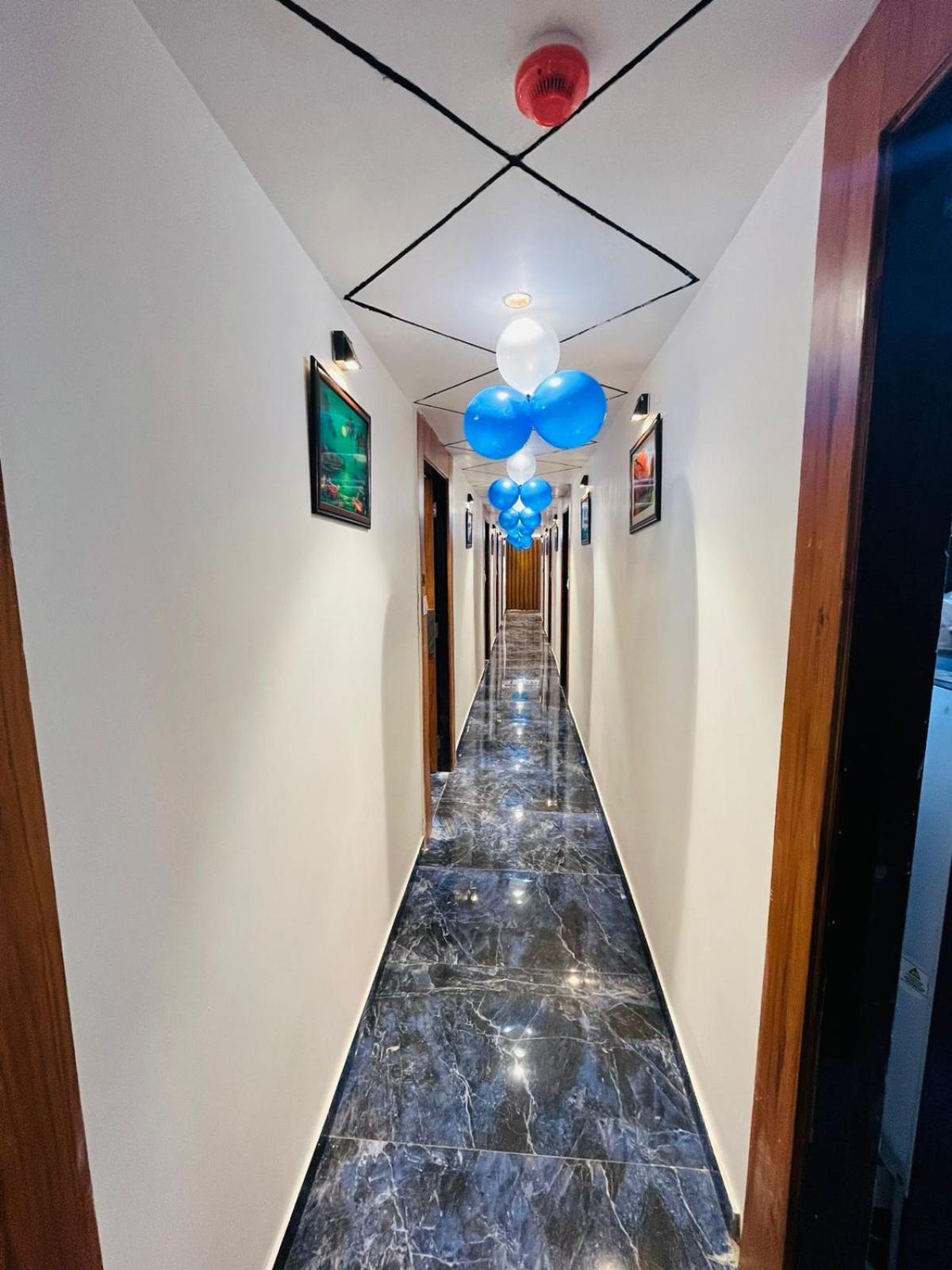 Hotel Paramount Villa Gandhinagar Esterno foto