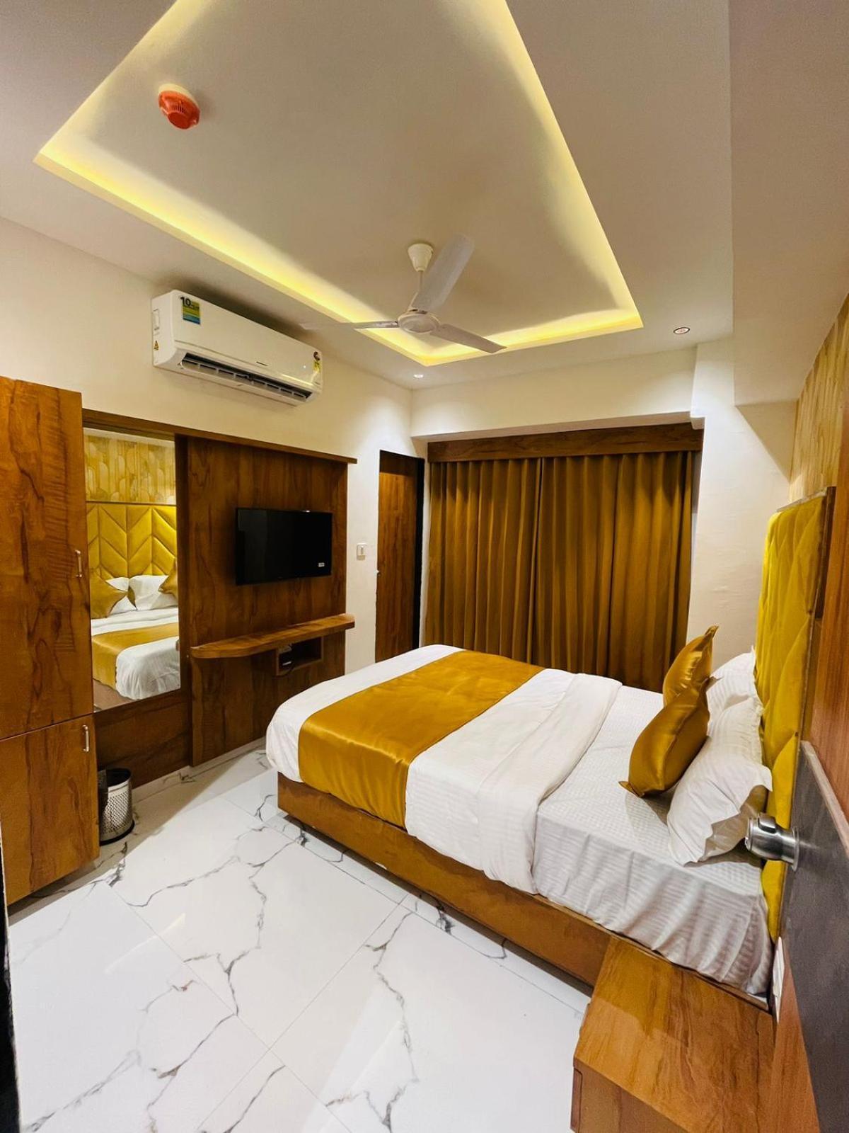 Hotel Paramount Villa Gandhinagar Esterno foto