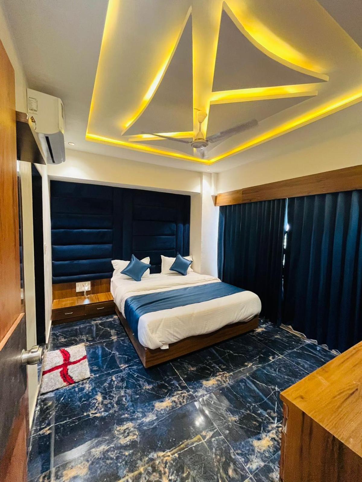 Hotel Paramount Villa Gandhinagar Esterno foto