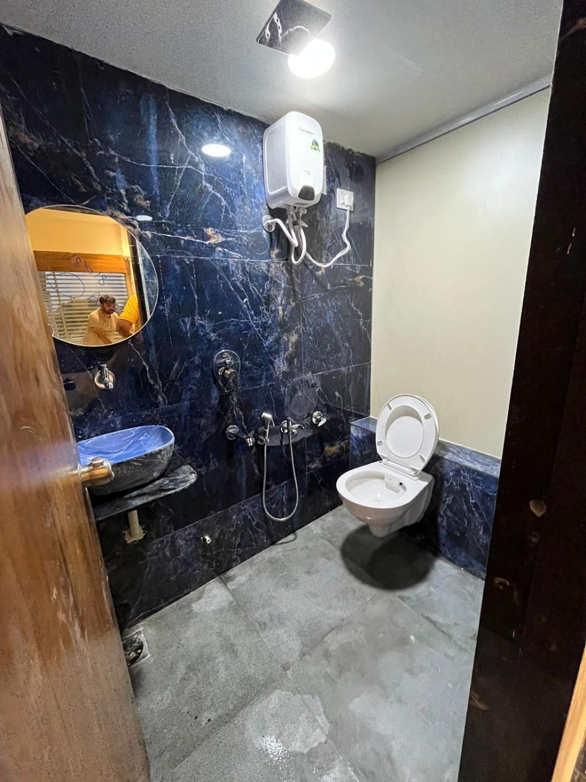 Hotel Paramount Villa Gandhinagar Esterno foto