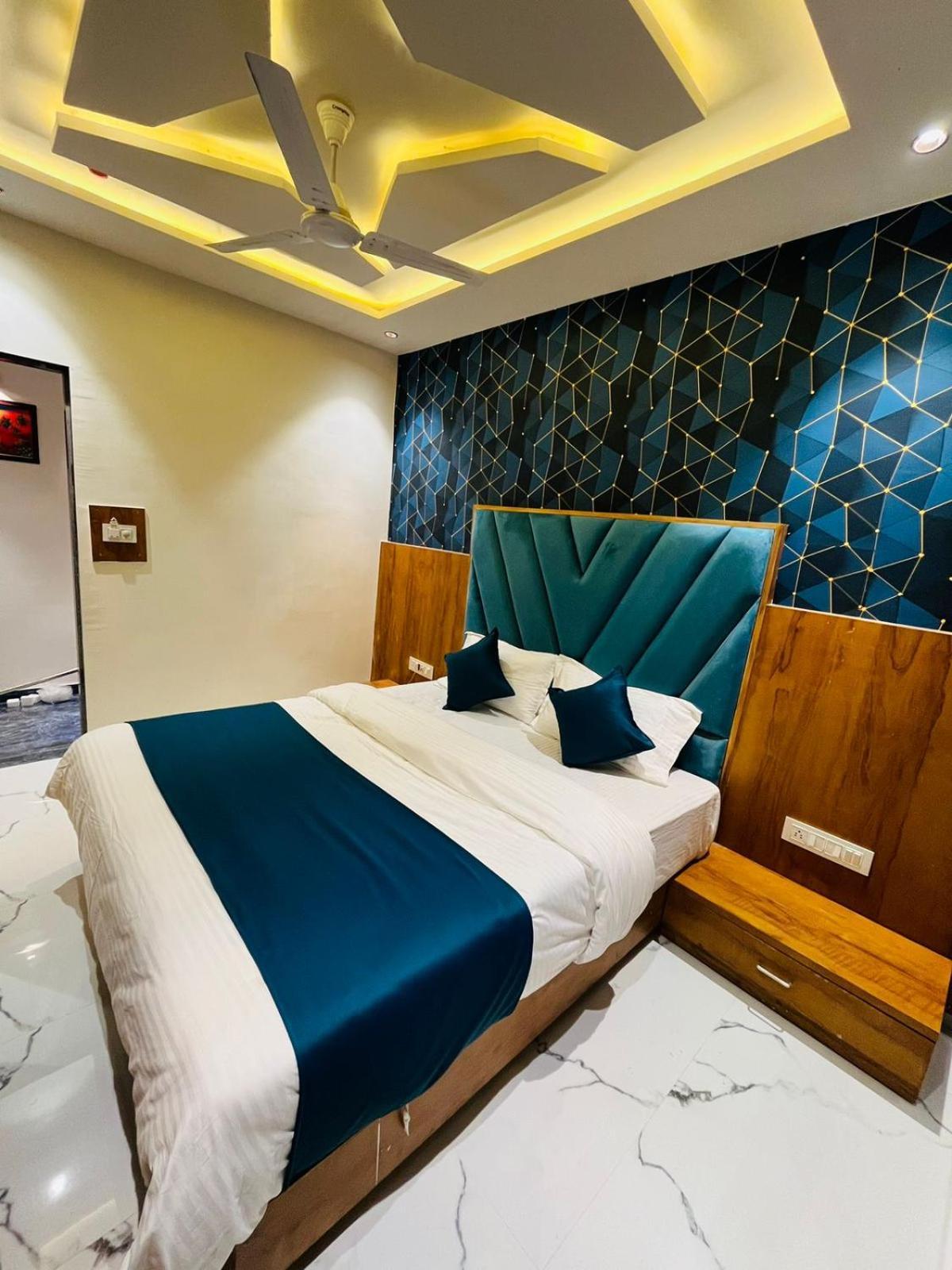 Hotel Paramount Villa Gandhinagar Esterno foto